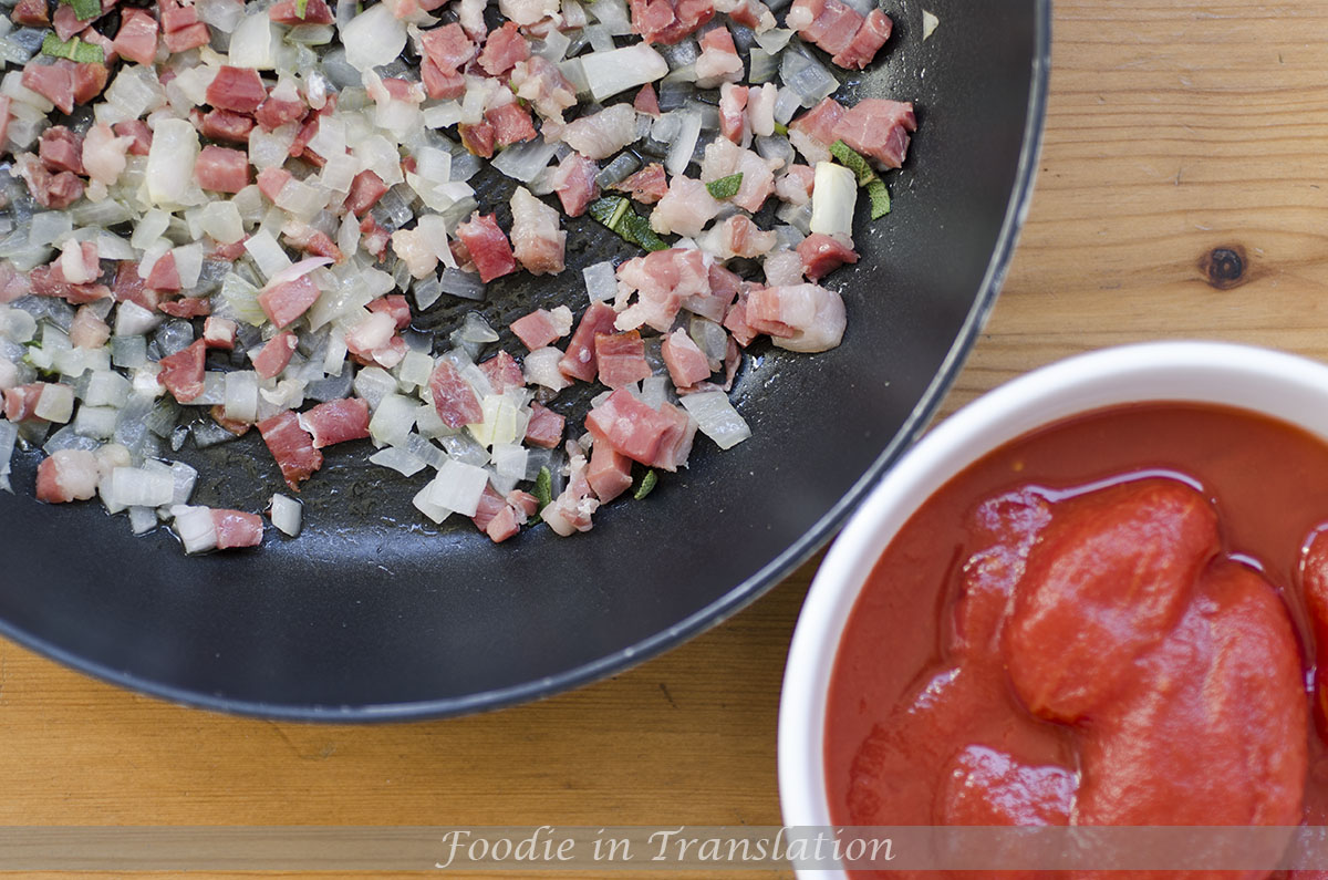 Ricotta cheese gnocchi with tomatoes, dry-cured ham and sage_step2