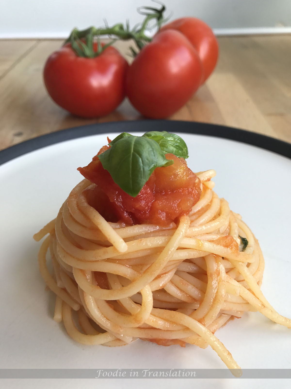 Spaghetti with tomatoes and basil