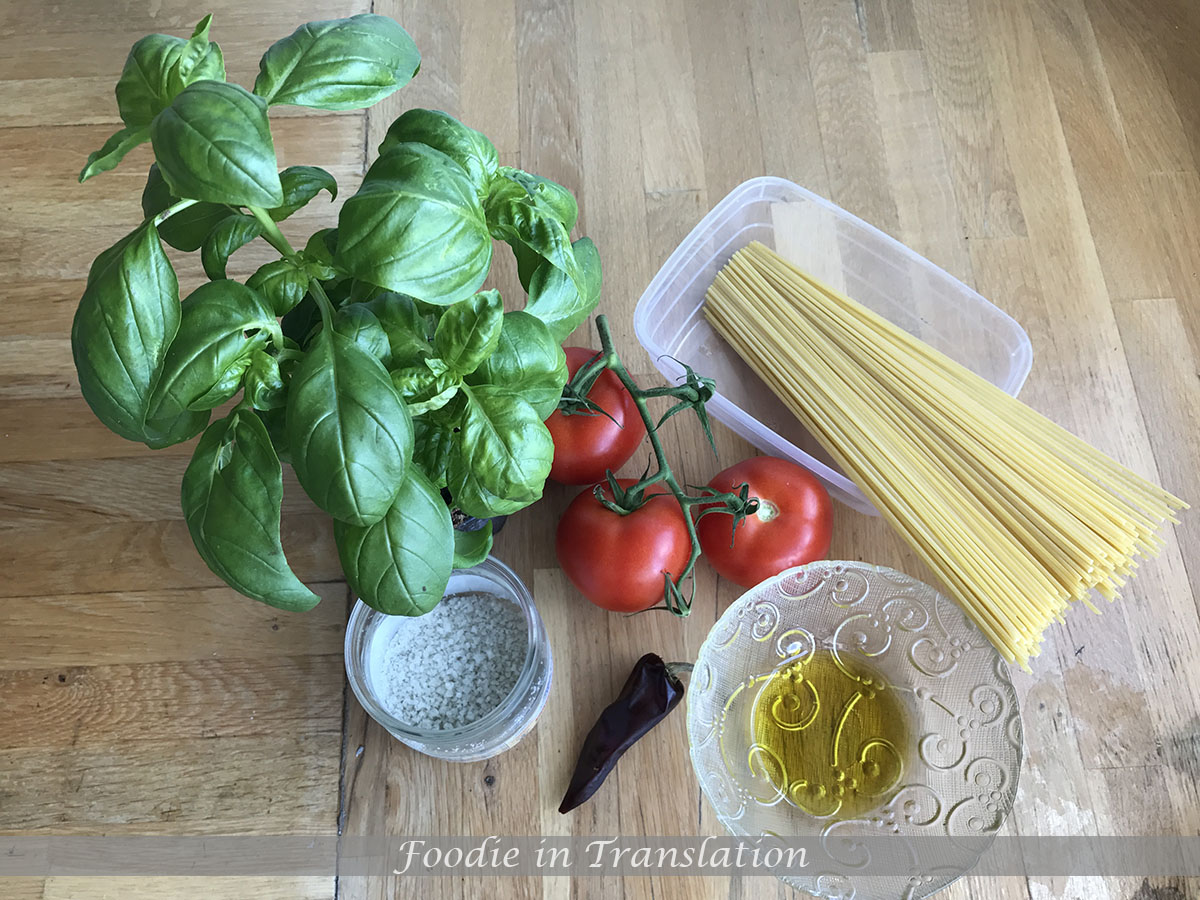 spaghetti with tomatoes and basil step1