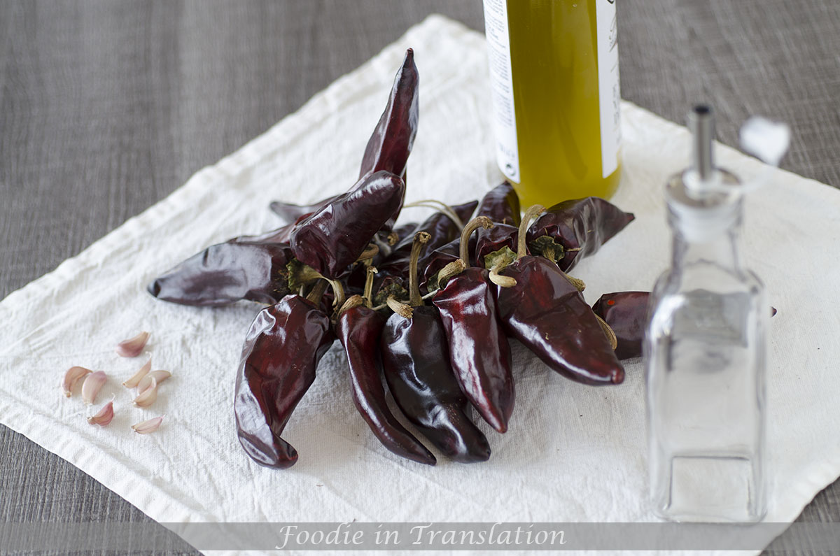 Homemade hot chilli olive oil_Step1