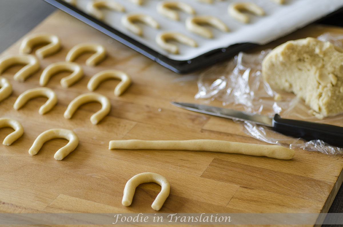 Chocolate horseshoe biscuits_step2